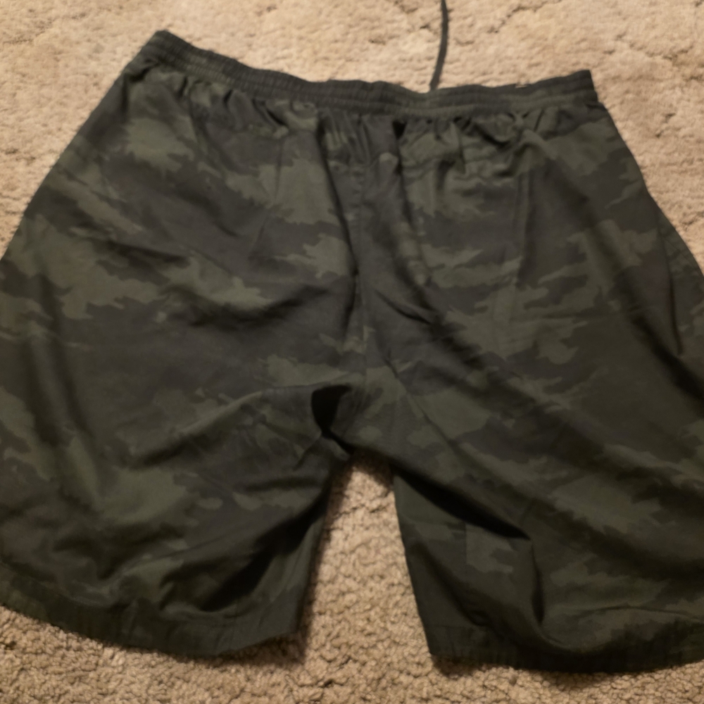 Adidas Men's Green Camo Shorts - Picture 3 of 4